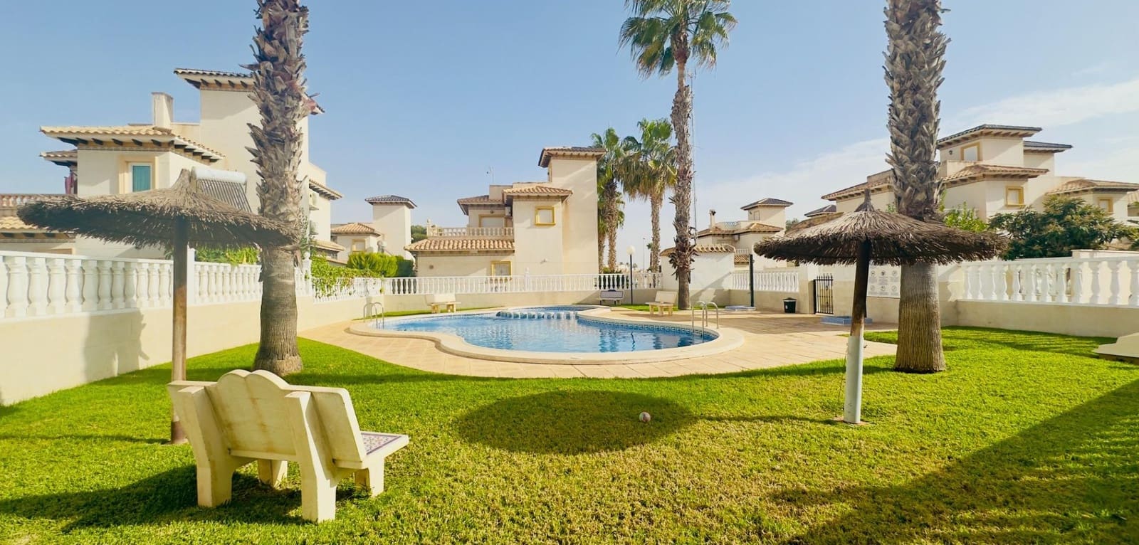 2 soverom Villa til salgs i Cabo Roig med svømmebasseng - € 240 000 (Ref: 9401068)
