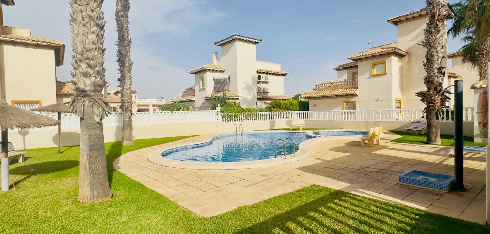 2 soverom Villa til salgs i Cabo Roig med svømmebasseng - € 240 000 (Ref: 9401068)