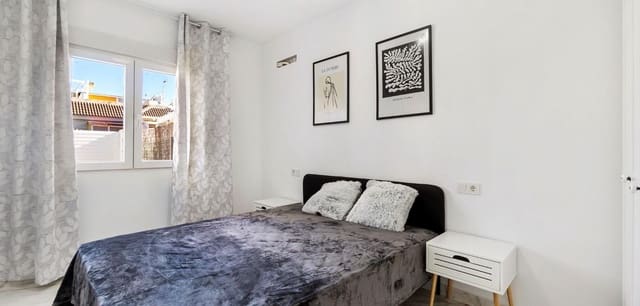 3 soveværelse Villa til salg i El Chaparral, Torrevieja - € 230.000 (Ref: 9411354)