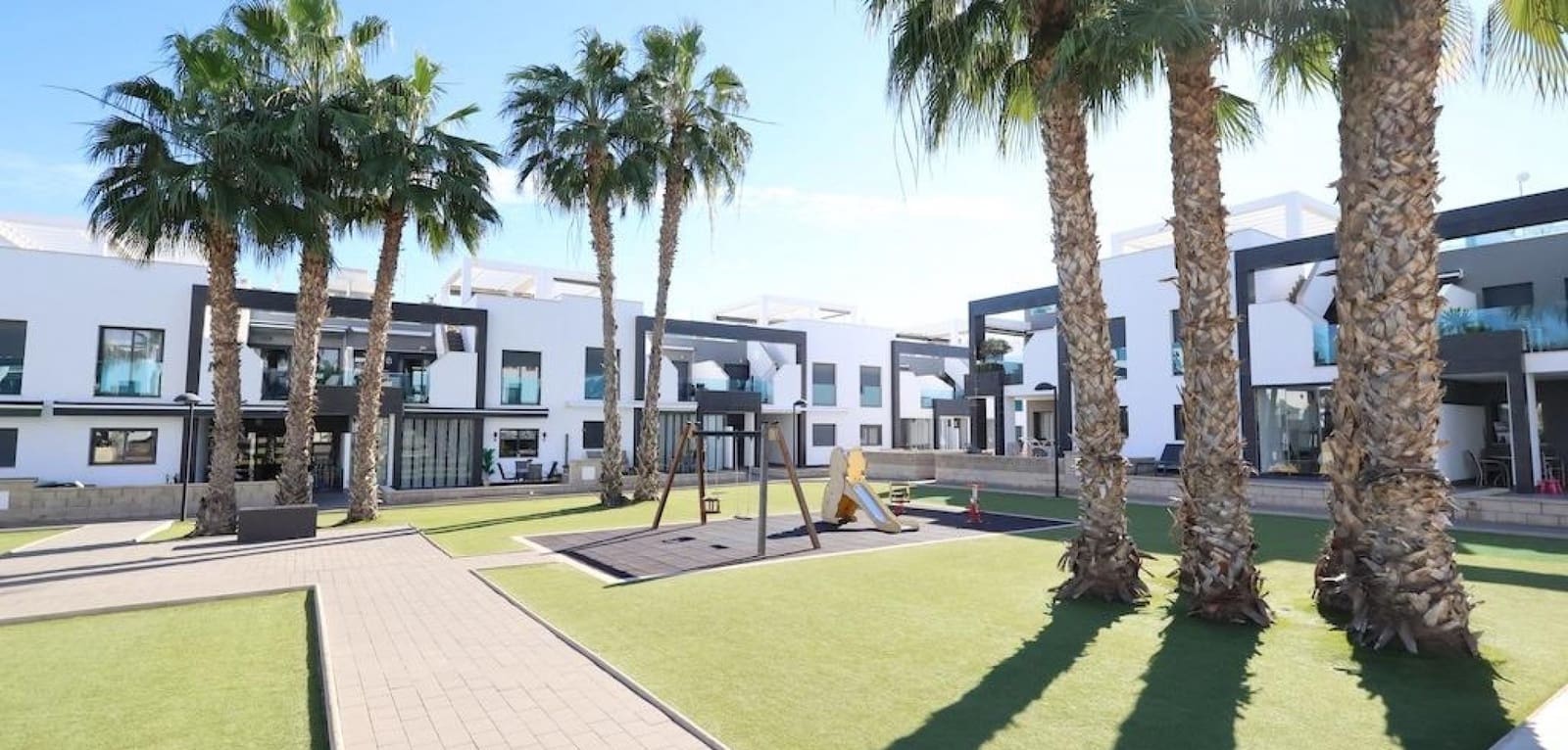 2 makuuhuone Bungalow myytävänä paikassa La Zenia mukana uima-altaan - 289 000 € (Ref: 9414535)