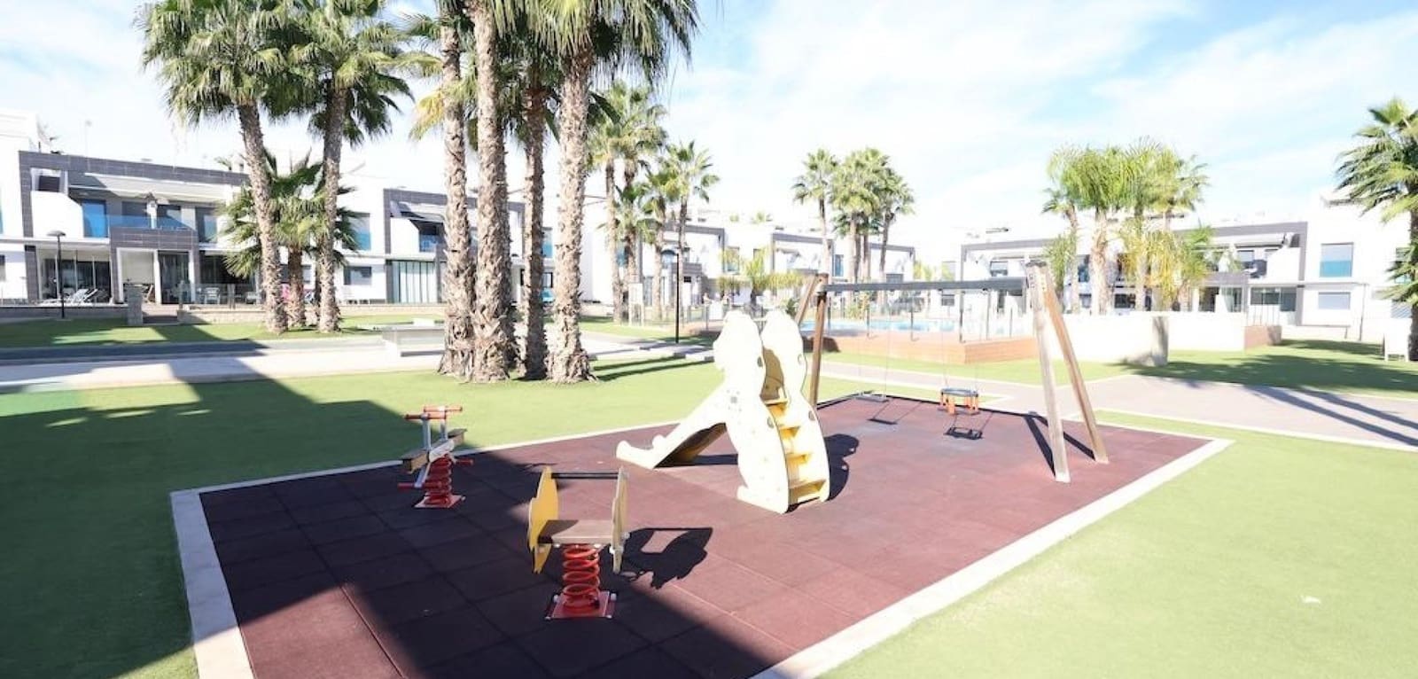 2 makuuhuone Bungalow myytävänä paikassa La Zenia mukana uima-altaan - 289 000 € (Ref: 9414535)