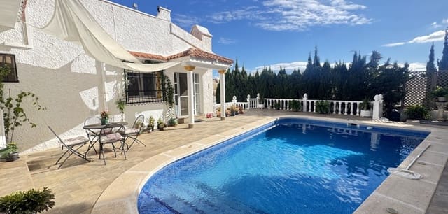 3 soveværelse Villa til salg i Villamartin, Orihuela med swimmingpool - € 375.000 (Ref: 9417477)