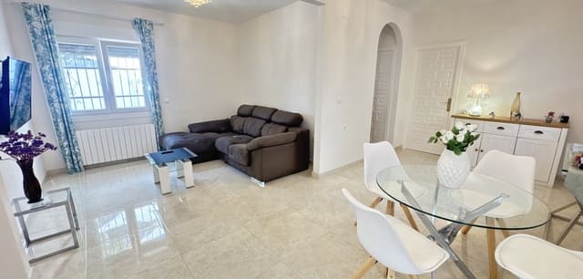 3 soveværelse Villa til salg i Villamartin, Orihuela med swimmingpool - € 375.000 (Ref: 9417477)