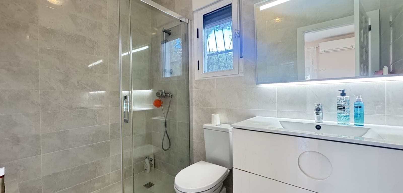 3 bedroom Villa for sale in Villamartin with pool - € 375,000 (Ref: 9417477)