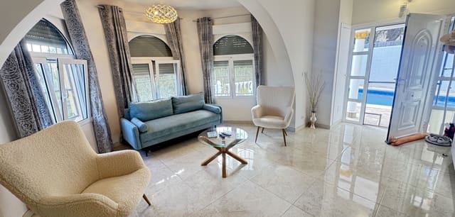 3 soveværelse Villa til salg i Villamartin, Orihuela med swimmingpool - € 375.000 (Ref: 9417477)