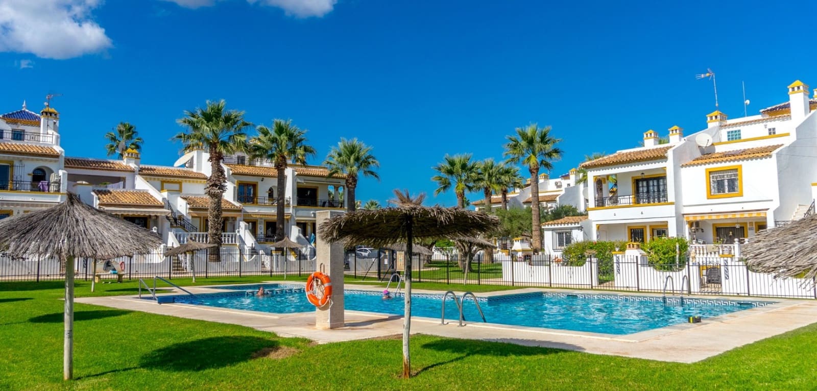 3 bedroom Apartment for sale in Villamartin with pool - € 199,000 (Ref: 9420069)