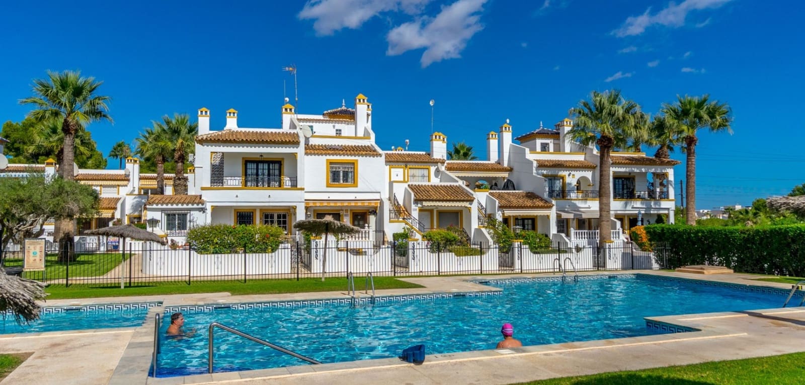 3 bedroom Apartment for sale in Villamartin with pool - € 199,000 (Ref: 9420069)