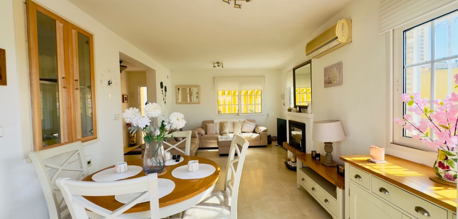 3 Zimmer Villa zu verkaufen in Playa Flamenca mit Pool - 372.000 € (Ref: 9420513)