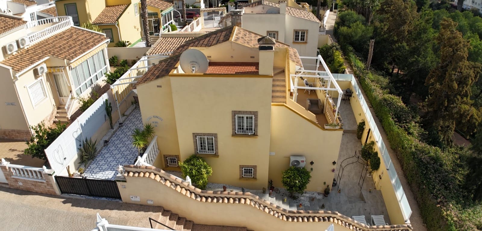 3 Zimmer Villa zu verkaufen in Playa Flamenca mit Pool - 372.000 € (Ref: 9420513)