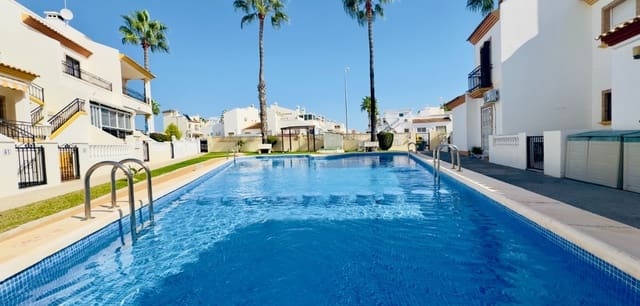 3 Zimmer Villa zu verkaufen in Playa Flamenca, Orihuela mit Pool - 372.000 € (Ref: 9420513)