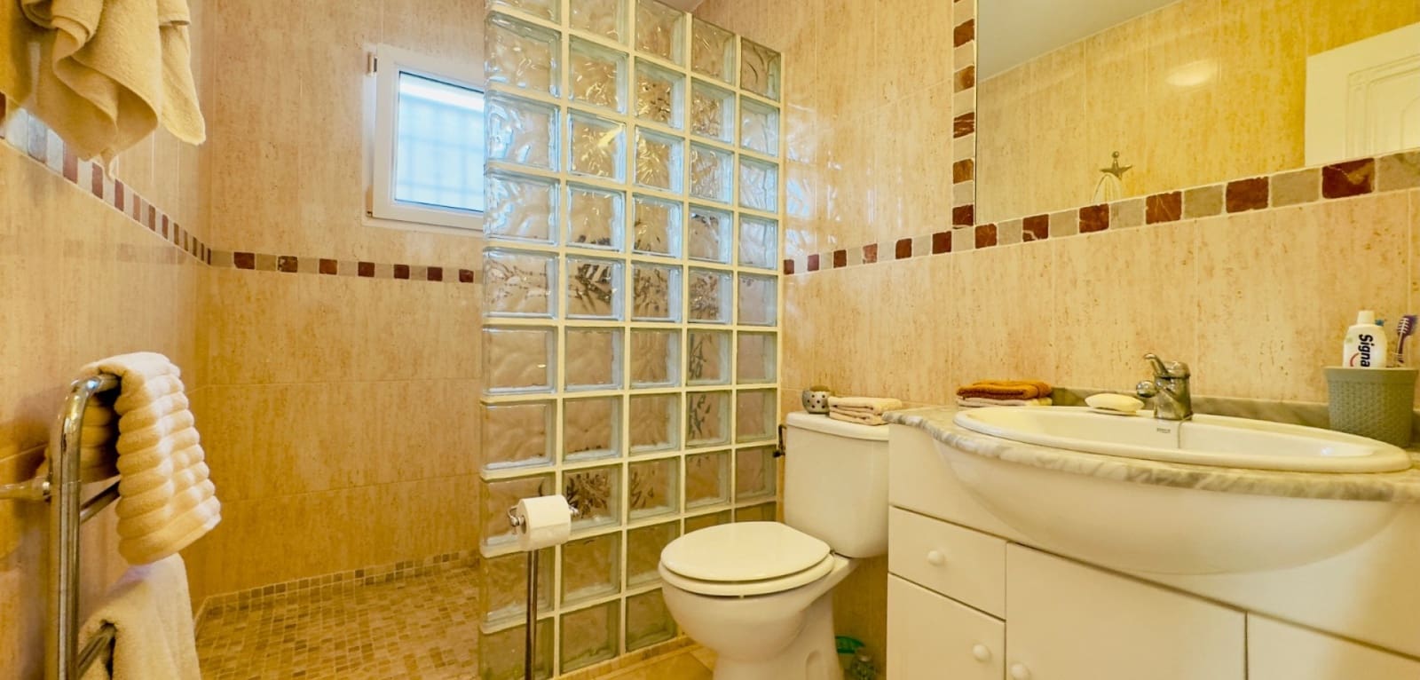 3 Zimmer Villa zu verkaufen in Playa Flamenca mit Pool - 372.000 € (Ref: 9420513)