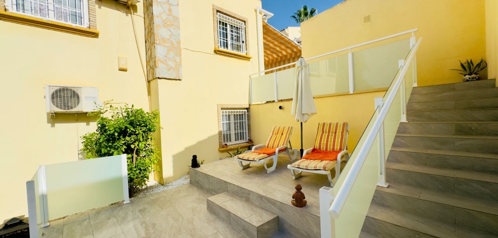 3 Zimmer Villa zu verkaufen in Playa Flamenca mit Pool - 372.000 € (Ref: 9420513)