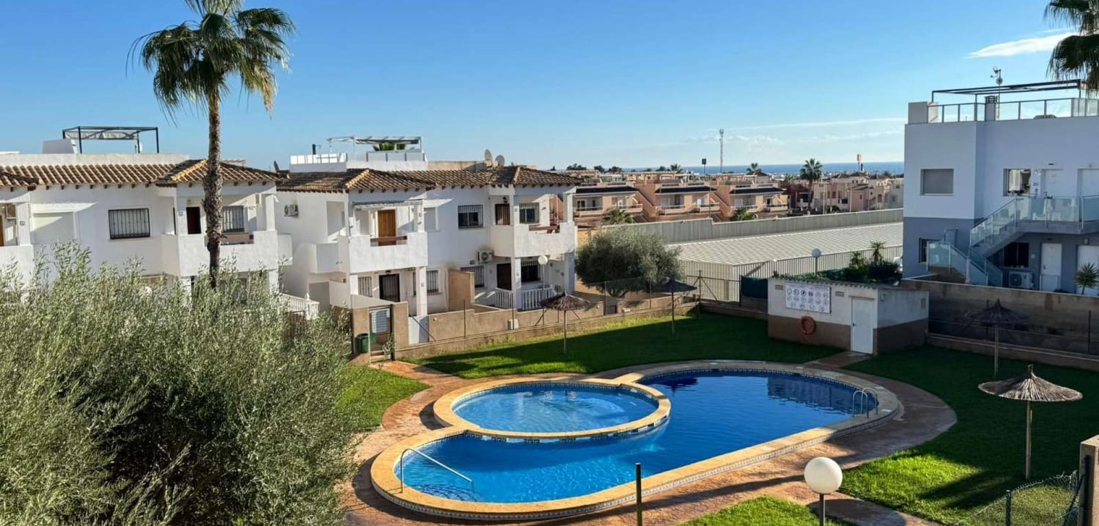 Apartamento de 2 habitaciones en Orihuela Costa en venta con piscina - 159.900 € (Ref: 9425815)