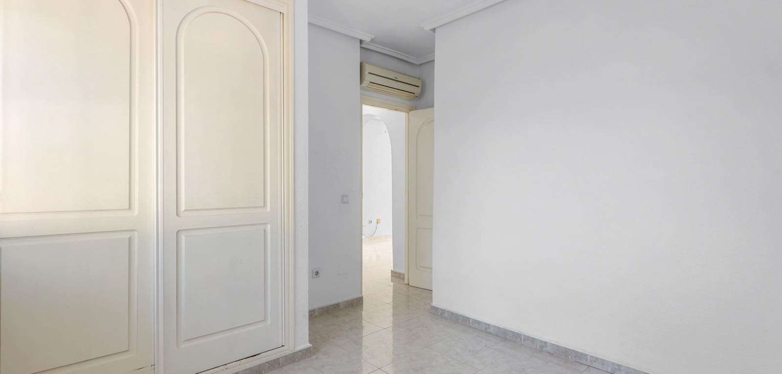 4 soveværelse Villa til salg i Rojales med swimmingpool - € 375.000 (Ref: 9425816)