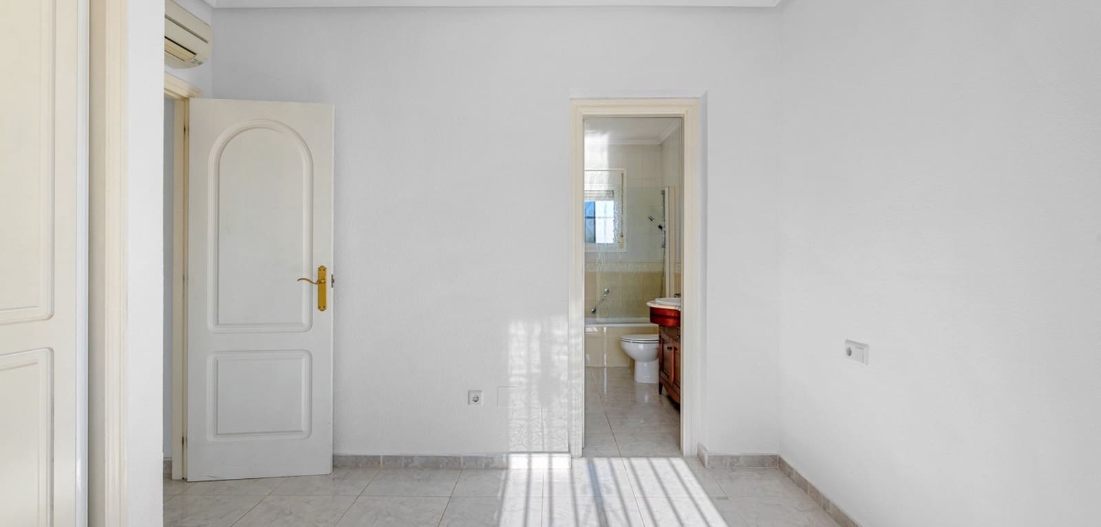 4 soveværelse Villa til salg i Rojales med swimmingpool - € 375.000 (Ref: 9425816)