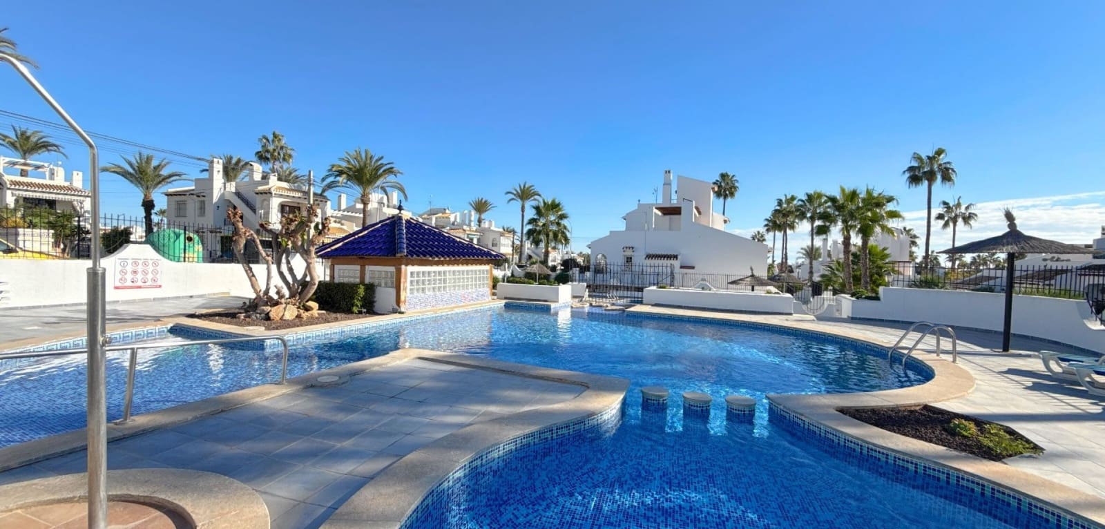 3 bedroom Townhouse for sale in Villamartin with pool - € 229,950 (Ref: 9428185)