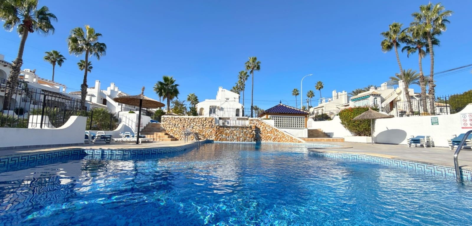 3 bedroom Townhouse for sale in Villamartin with pool - € 229,950 (Ref: 9428185)