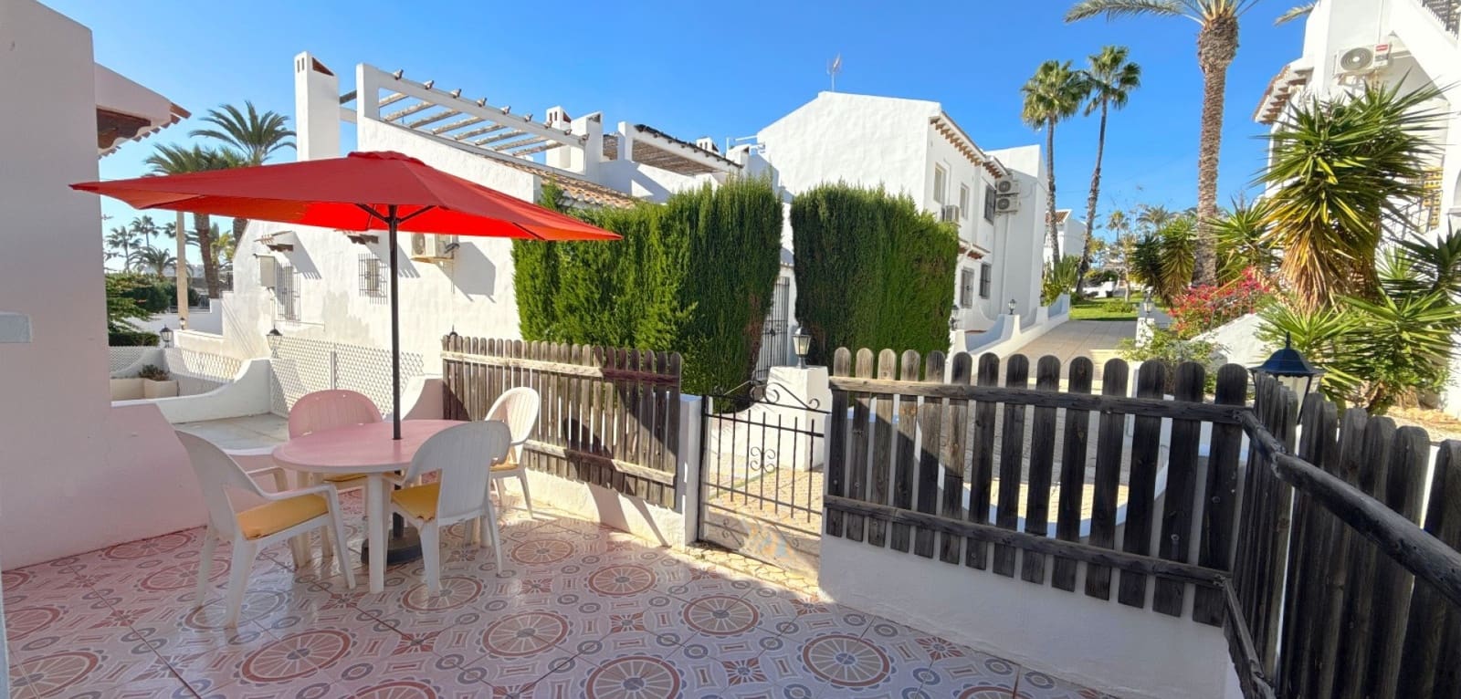 3 bedroom Townhouse for sale in Villamartin with pool - € 229,950 (Ref: 9428185)