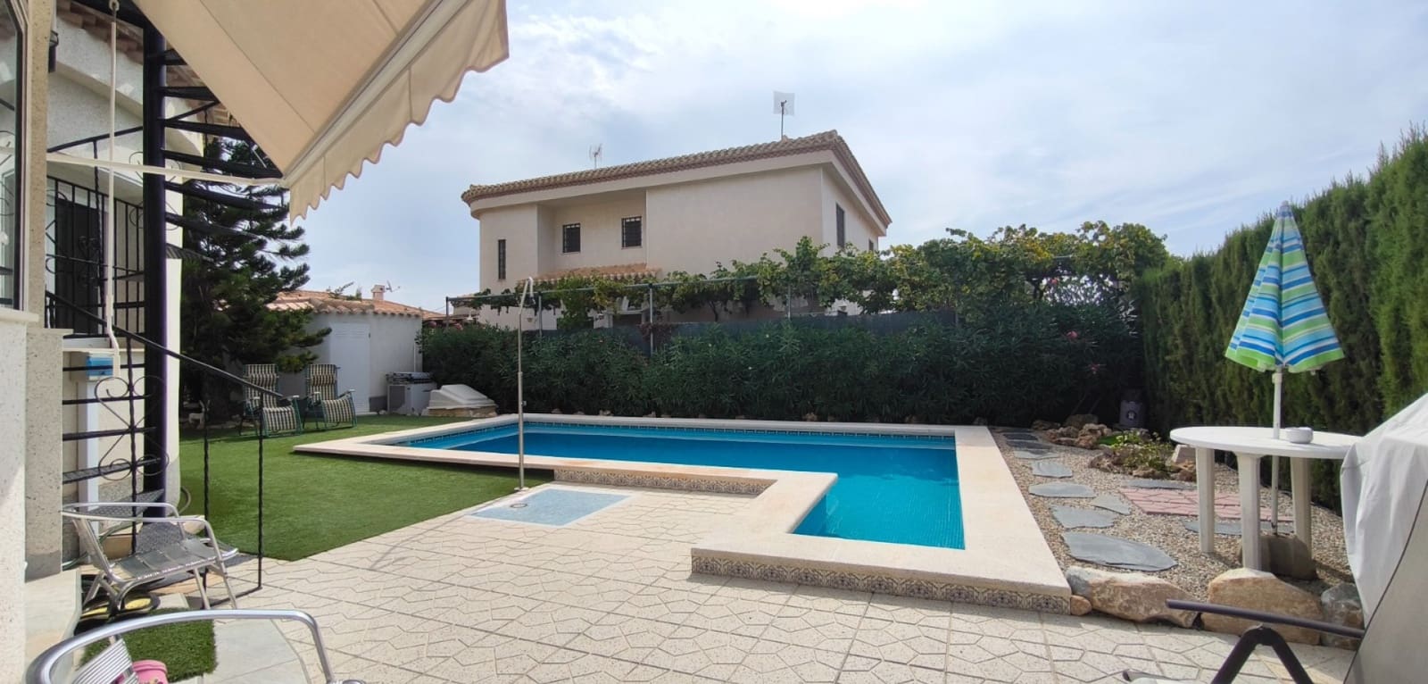 3 quarto Moradia para venda em Playa Flamenca com piscina - 570 000 € (Ref: 9436273)