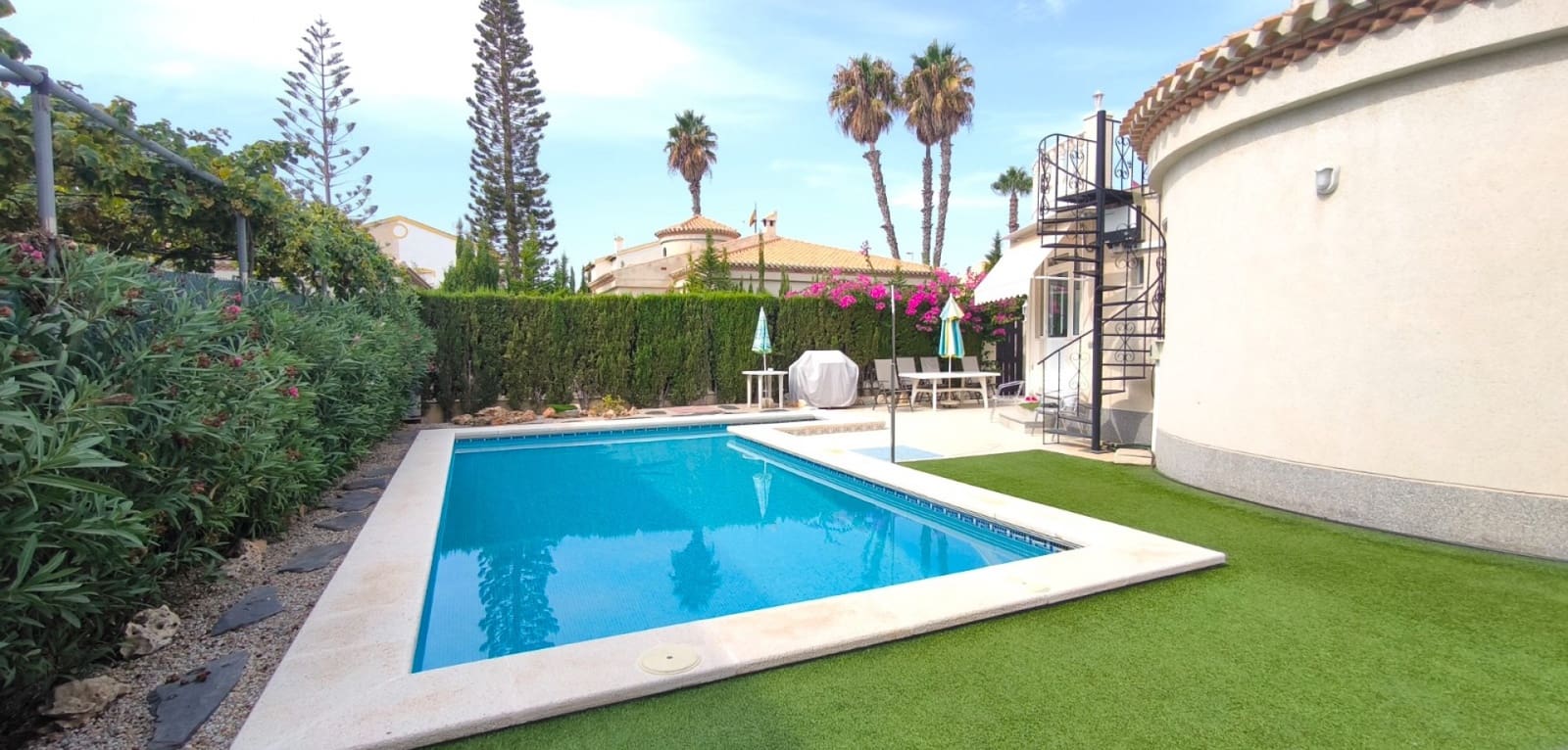 3 quarto Moradia para venda em Playa Flamenca com piscina - 570 000 € (Ref: 9436273)