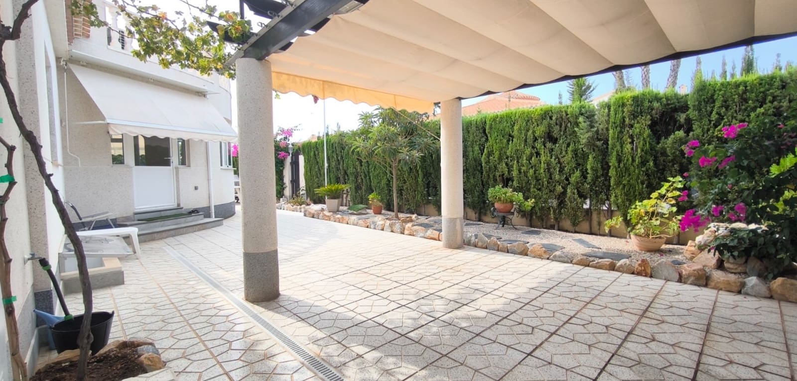 3 quarto Moradia para venda em Playa Flamenca com piscina - 570 000 € (Ref: 9436273)