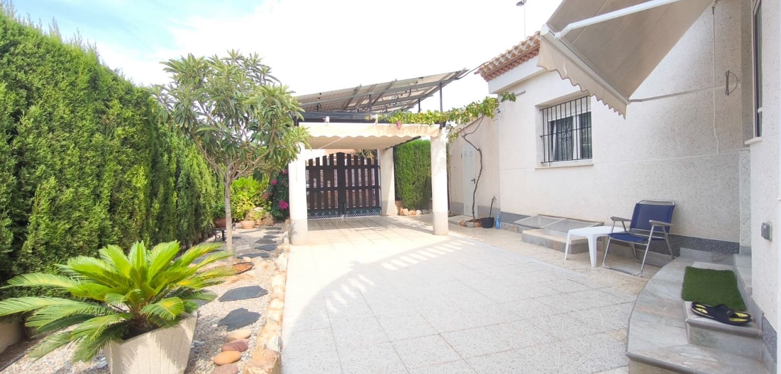 3 quarto Moradia para venda em Playa Flamenca com piscina - 570 000 € (Ref: 9436273)