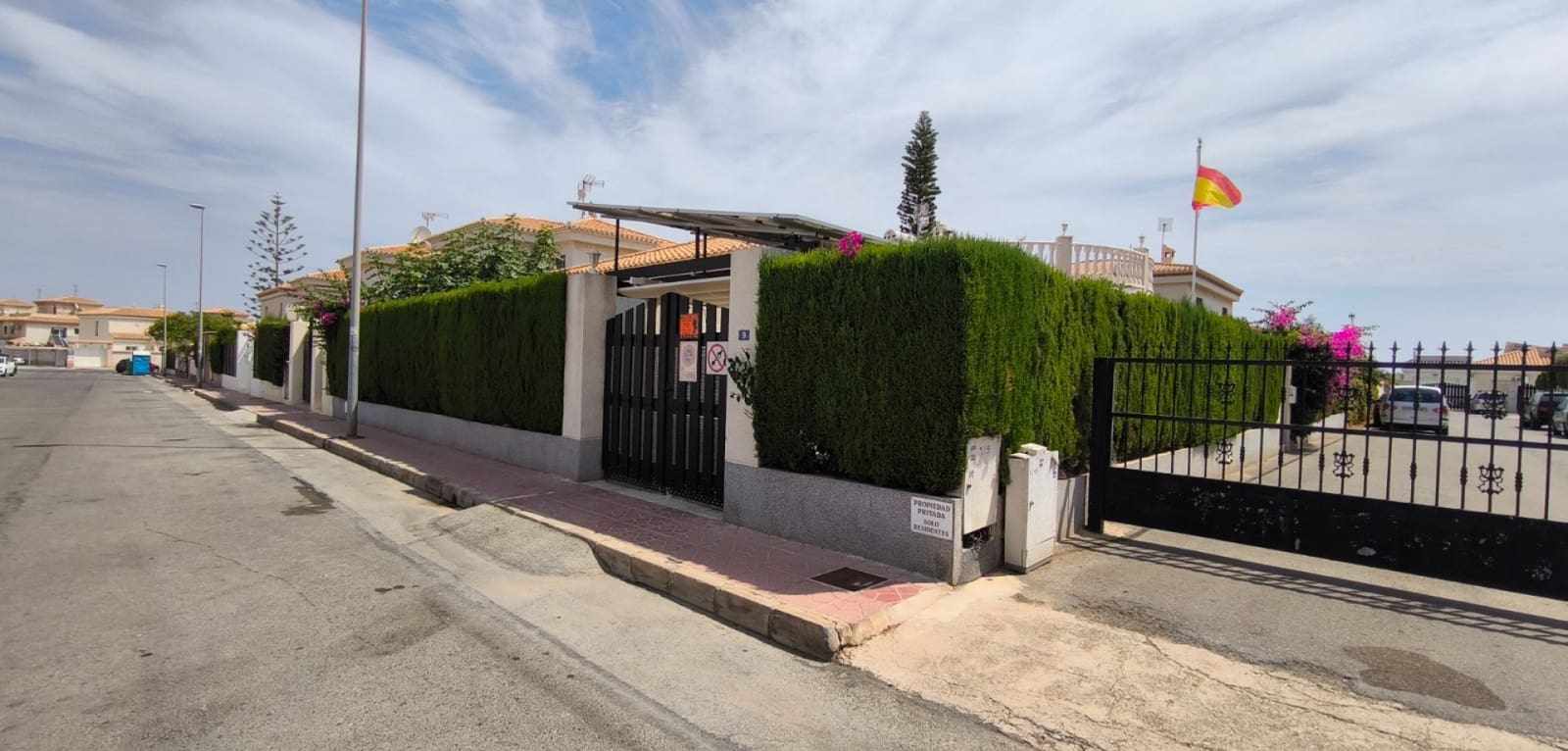 3 quarto Moradia para venda em Playa Flamenca com piscina - 570 000 € (Ref: 9436273)