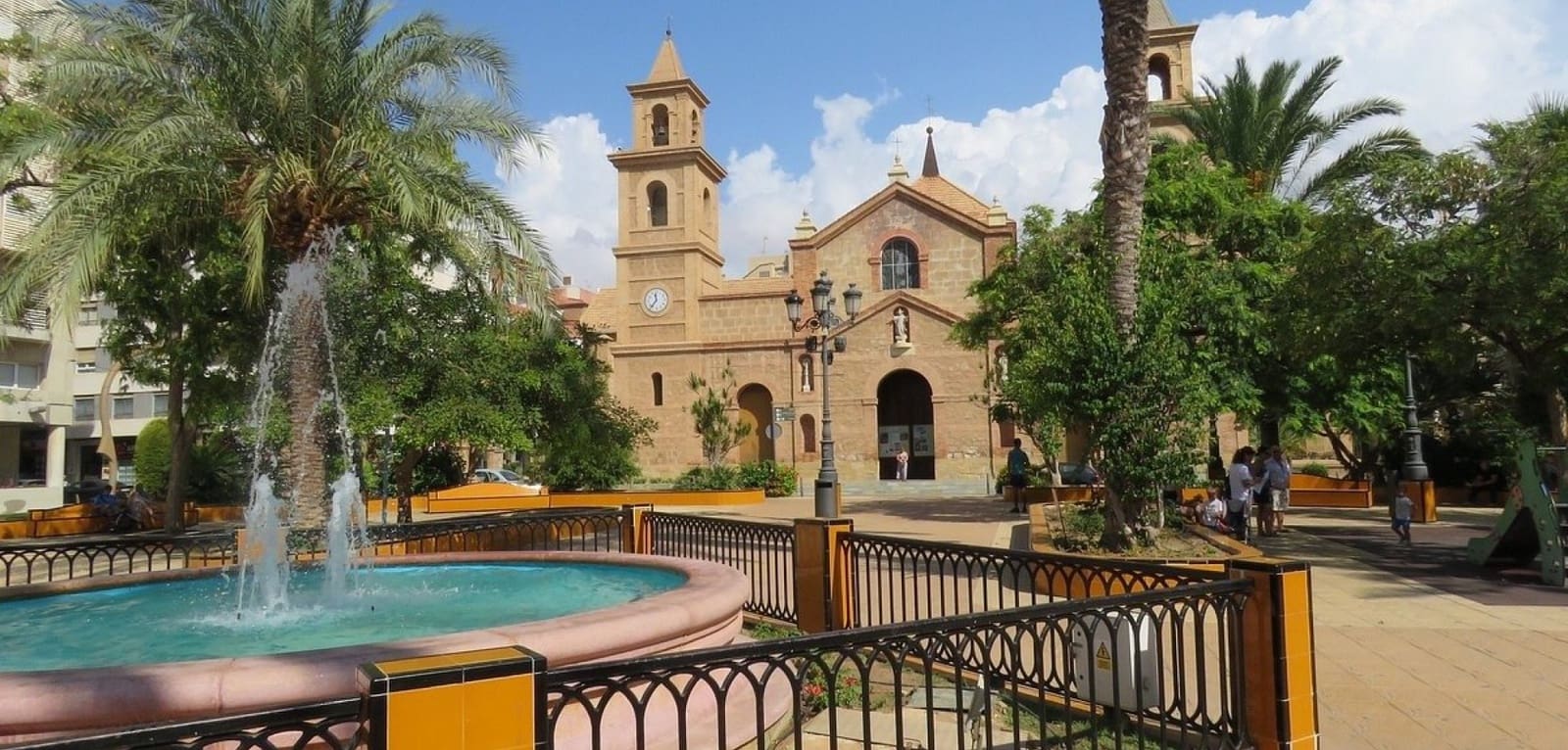 2 quarto Bungalow para venda em Torrevieja com piscina - 315 000 € (Ref: 9453554)