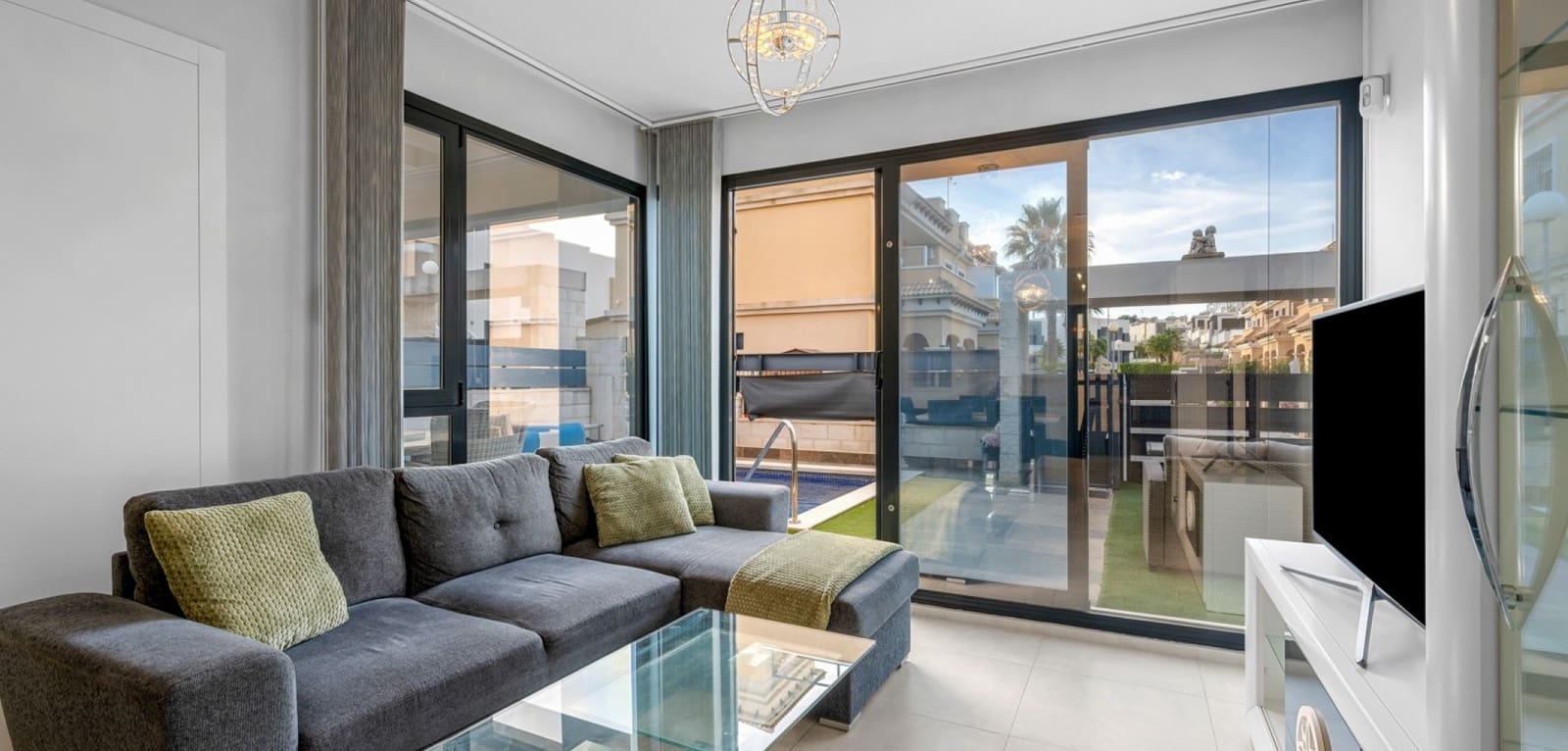 3 Zimmer Villa zu verkaufen in Orihuela Costa mit Pool - 379.900 € (Ref: 9457839)