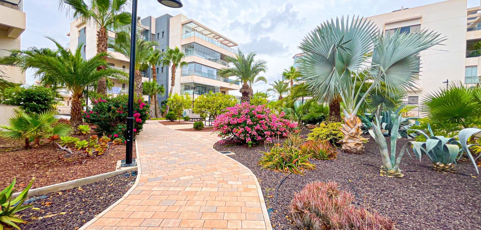 2 bedroom Apartment for sale in Villamartin - € 259,000 (Ref: 9462826)