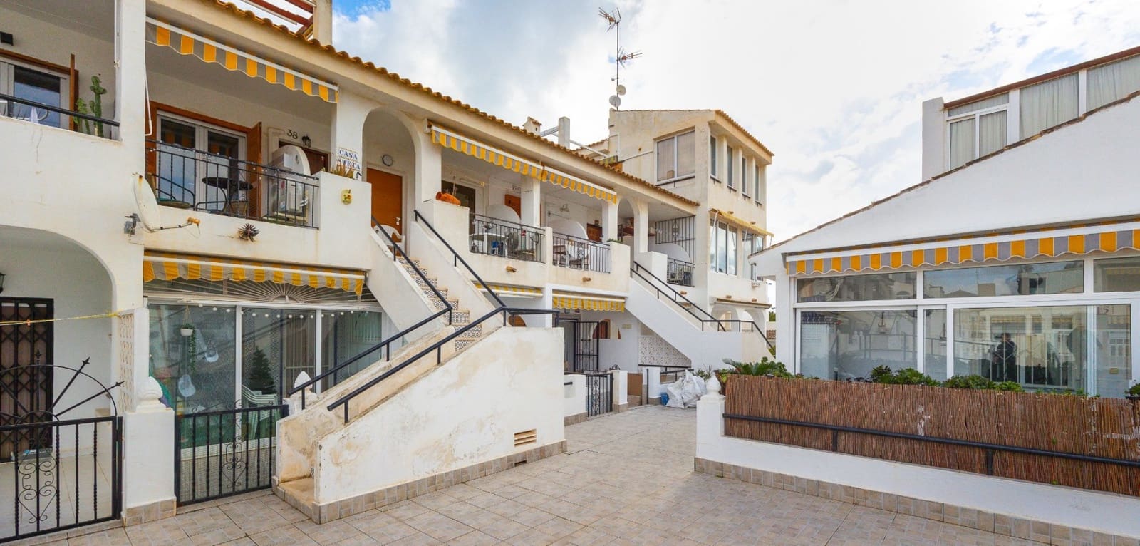 2 quarto Apartamento para venda em Torrevieja com piscina - 219 000 € (Ref: 9462827)