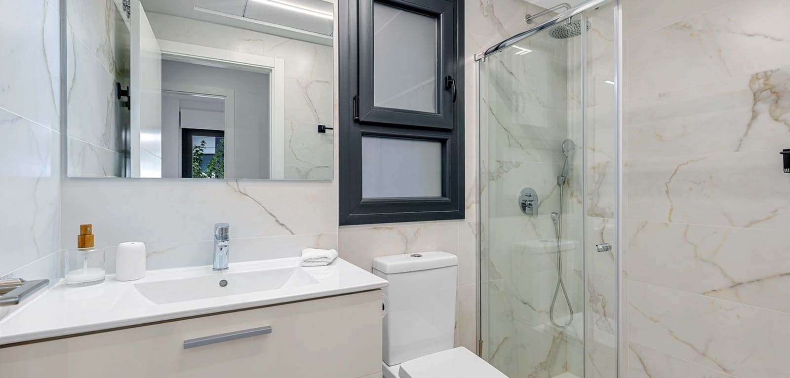 2 Zimmer Apartment zu verkaufen in Villamartin mit Pool - 239.000 € (Ref: 9462828)