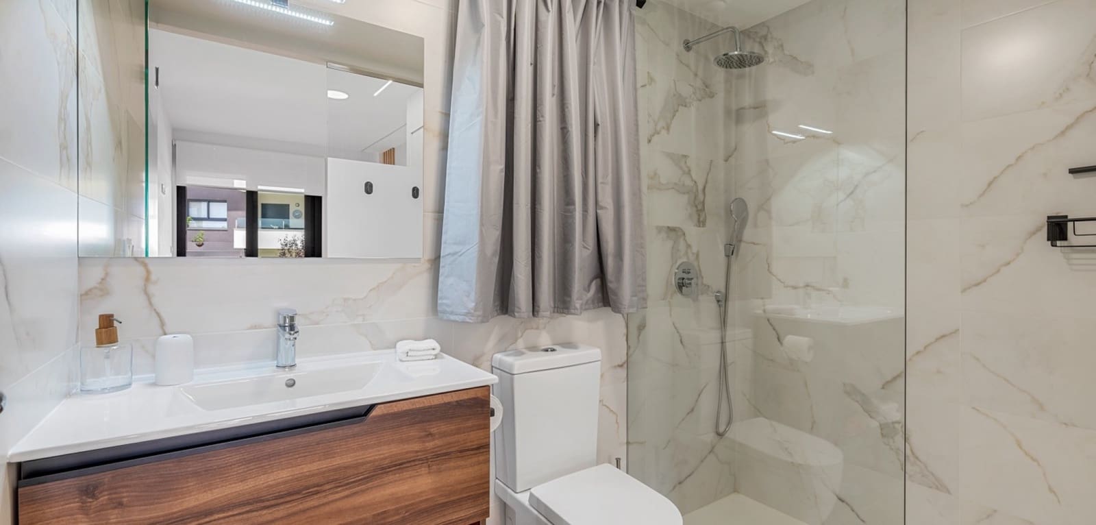 2 Zimmer Apartment zu verkaufen in Villamartin mit Pool - 239.000 € (Ref: 9462828)