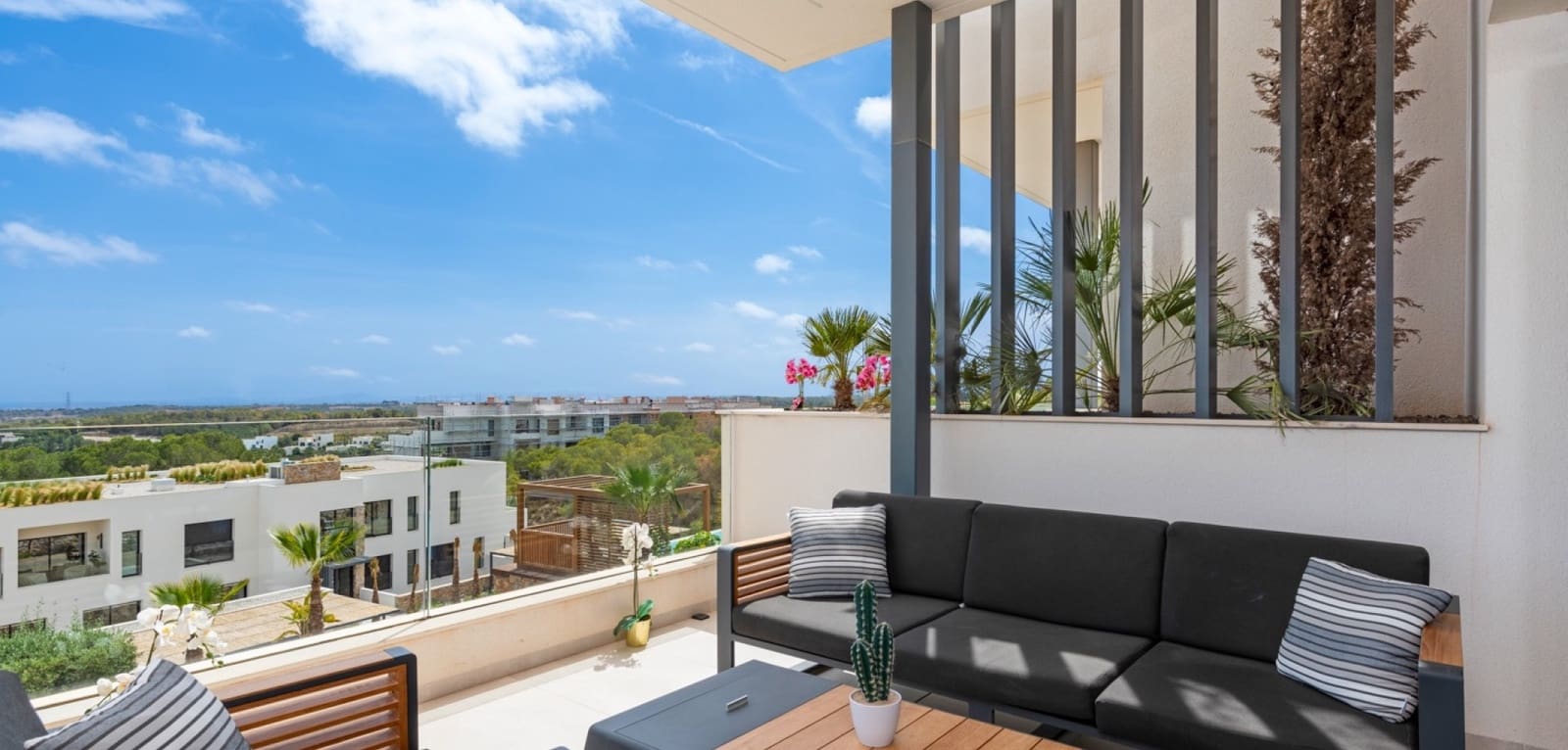 Apartamento de 2 habitaciones en Las Colinas Golf en venta con piscina - 479.000 € (Ref: 9462831)