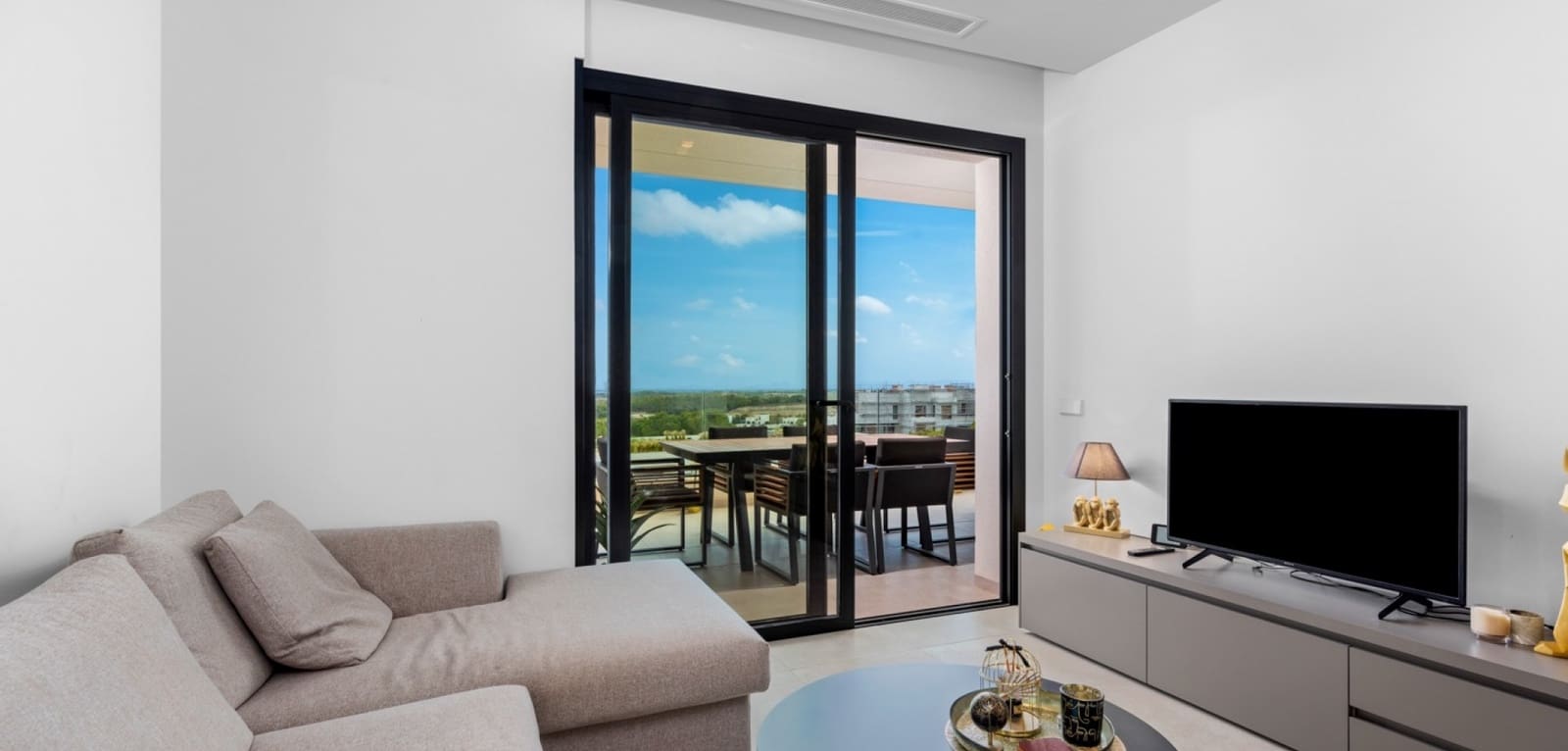 Apartamento de 2 habitaciones en Las Colinas Golf en venta con piscina - 479.000 € (Ref: 9462831)