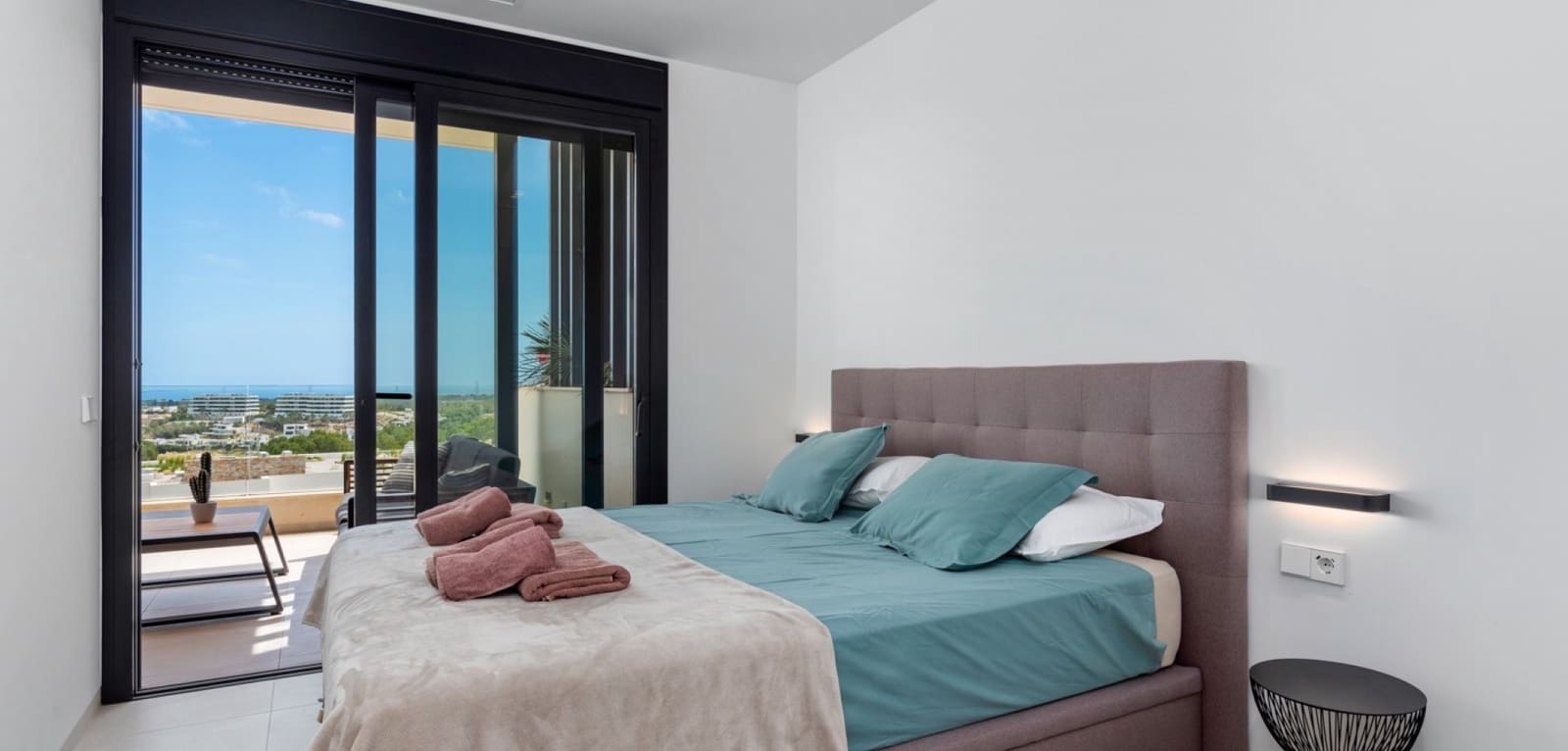 Apartamento de 2 habitaciones en Las Colinas Golf en venta con piscina - 479.000 € (Ref: 9462831)