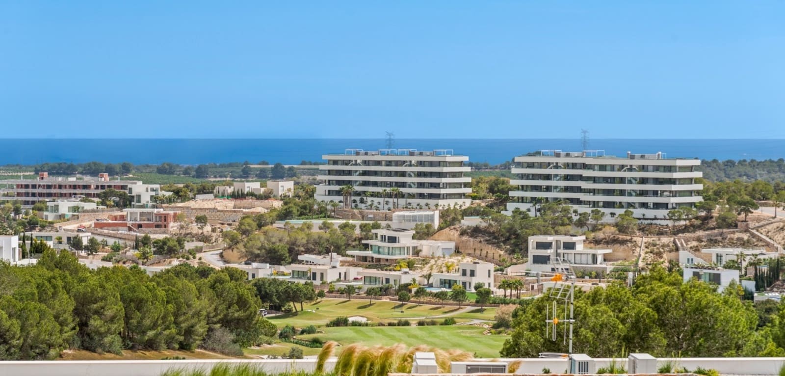 Apartamento de 2 habitaciones en Las Colinas Golf en venta con piscina - 479.000 € (Ref: 9462831)