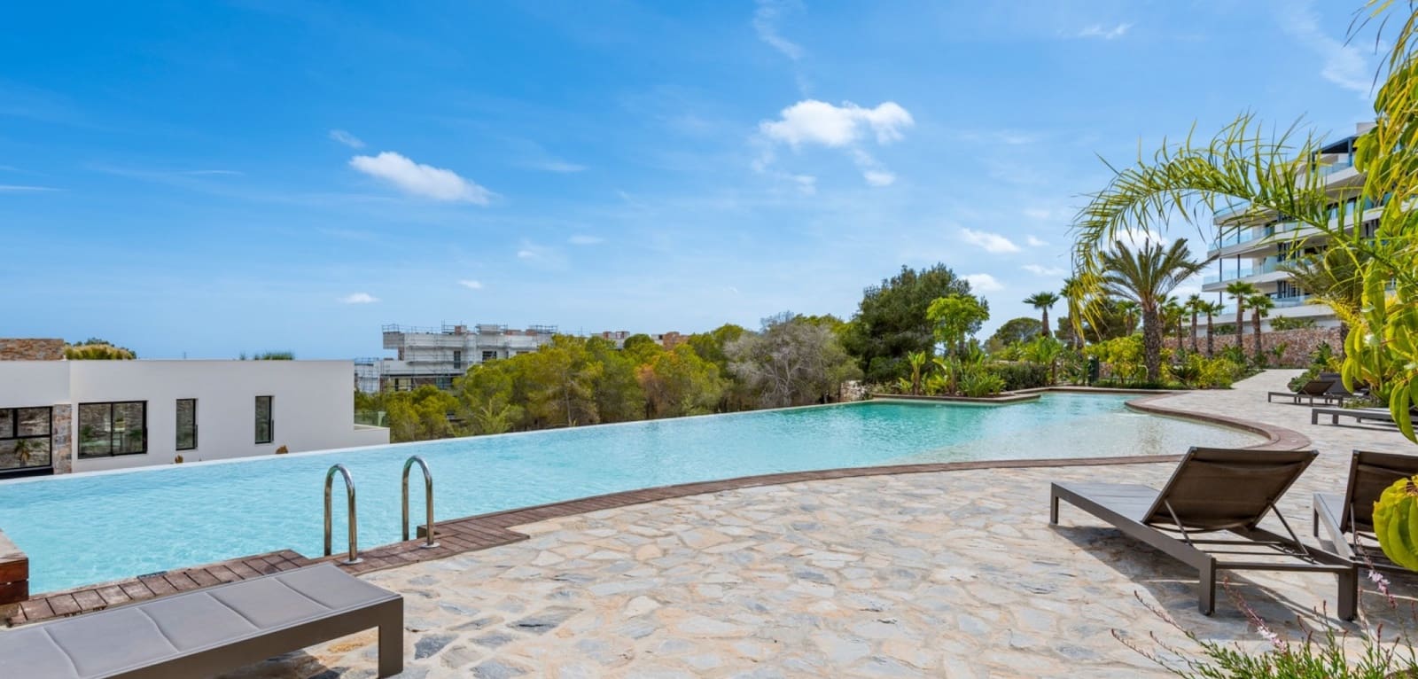 Apartamento de 2 habitaciones en Las Colinas Golf en venta con piscina - 479.000 € (Ref: 9462831)