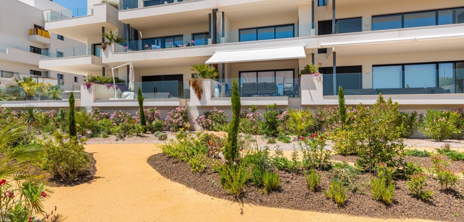 Apartamento de 2 habitaciones en Las Colinas Golf en venta con piscina - 479.000 € (Ref: 9462831)