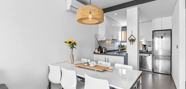 Apartamento de 2 habitaciones en La Zenia, Orihuela en venta con piscina - 319.000 € (Ref: 9466203)