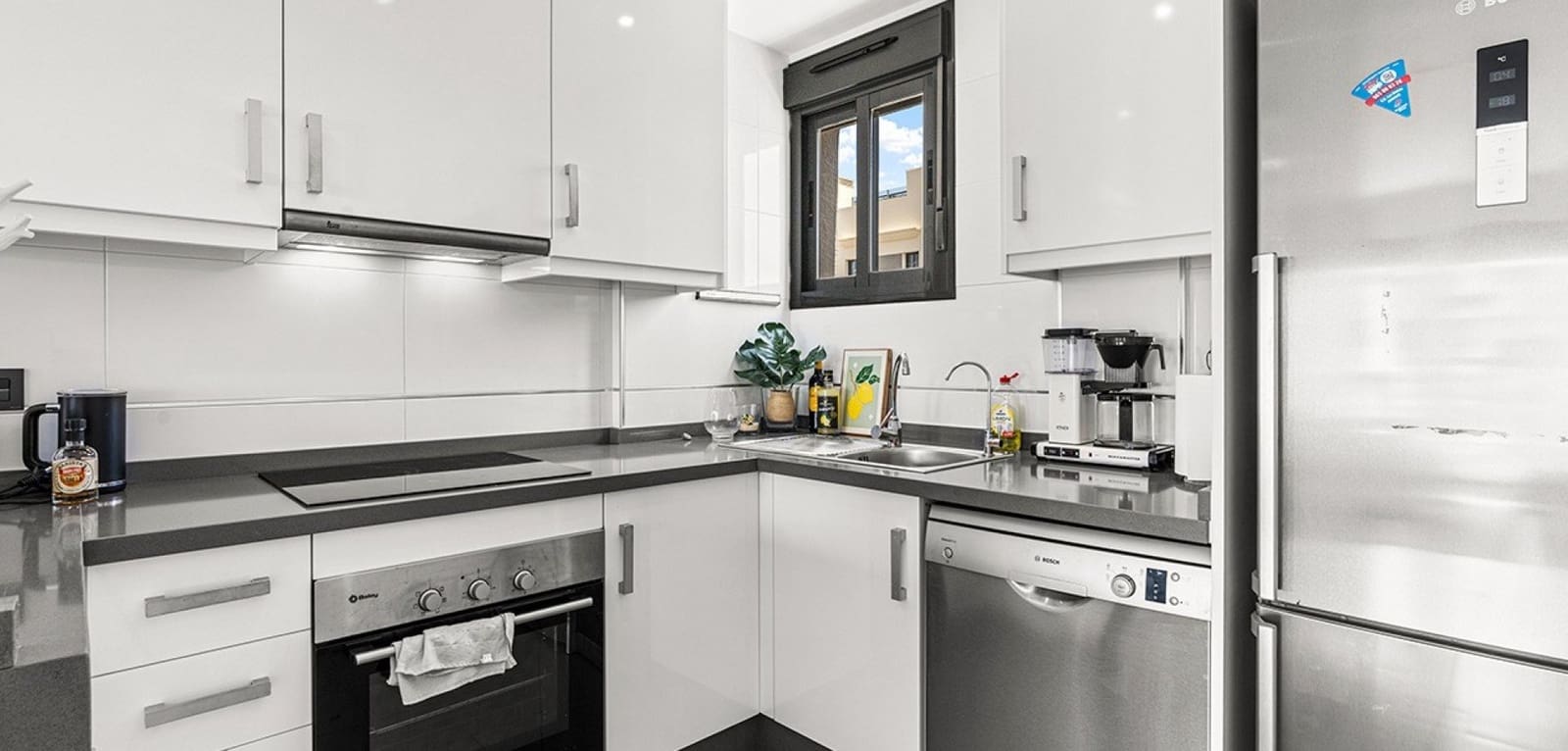 Apartamento de 2 habitaciones en La Zenia en venta con piscina - 319.000 € (Ref: 9466203)