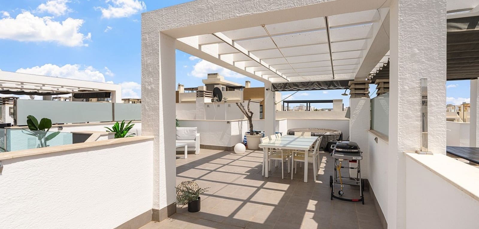 Apartamento de 2 habitaciones en La Zenia en venta con piscina - 319.000 € (Ref: 9466203)