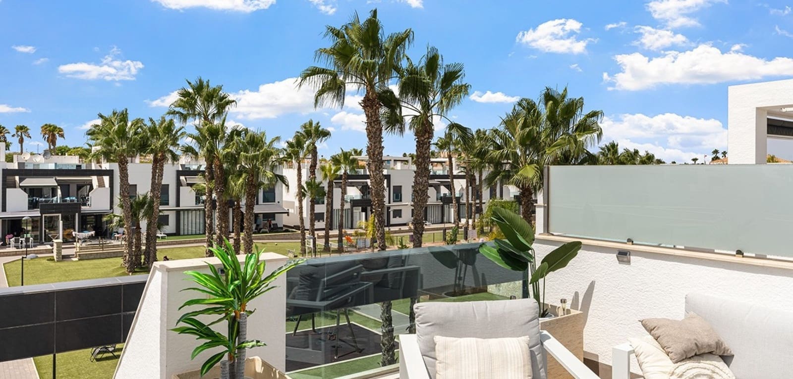 Apartamento de 2 habitaciones en La Zenia en venta con piscina - 319.000 € (Ref: 9466203)