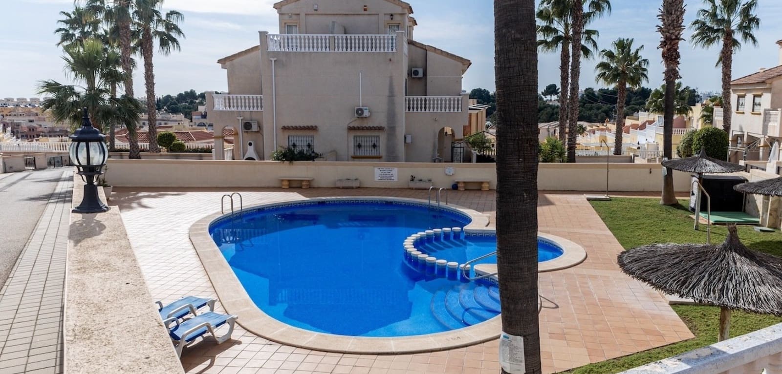 Casa de 2 habitaciones en Villamartin en venta con piscina - 149.000 € (Ref: 9466204)