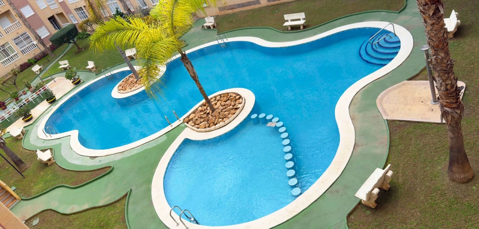 2 bedroom Apartment for sale in Torrevieja with pool - € 169,000 (Ref: 9480817)