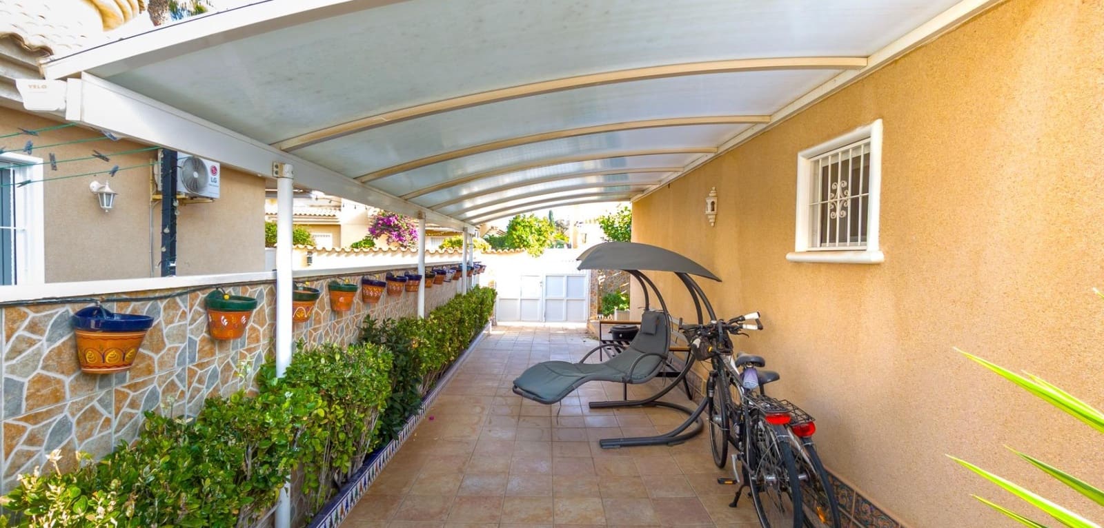 3 bedroom Villa for sale in Torrevieja with pool - € 360,000 (Ref: 9487153)