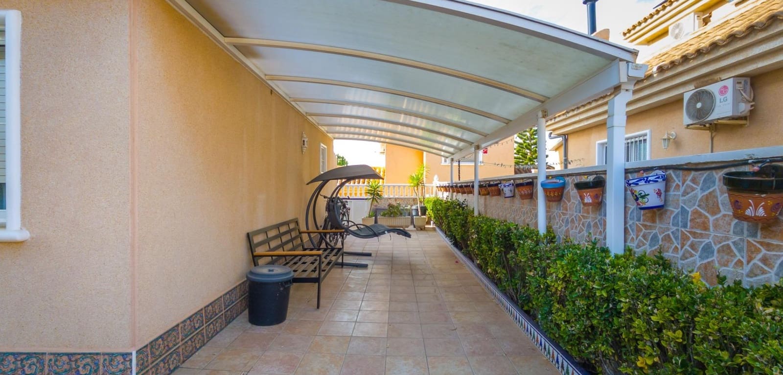 3 bedroom Villa for sale in Torrevieja with pool - € 360,000 (Ref: 9487153)