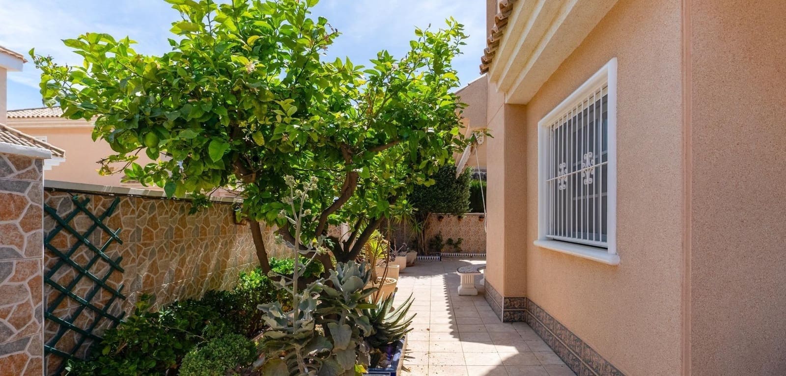 3 bedroom Villa for sale in Torrevieja with pool - € 360,000 (Ref: 9487153)