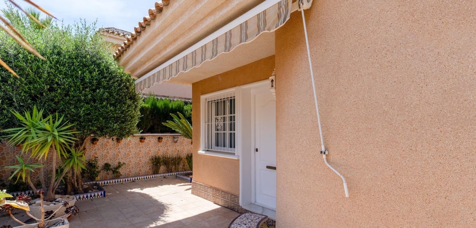 3 bedroom Villa for sale in Torrevieja with pool - € 360,000 (Ref: 9487153)
