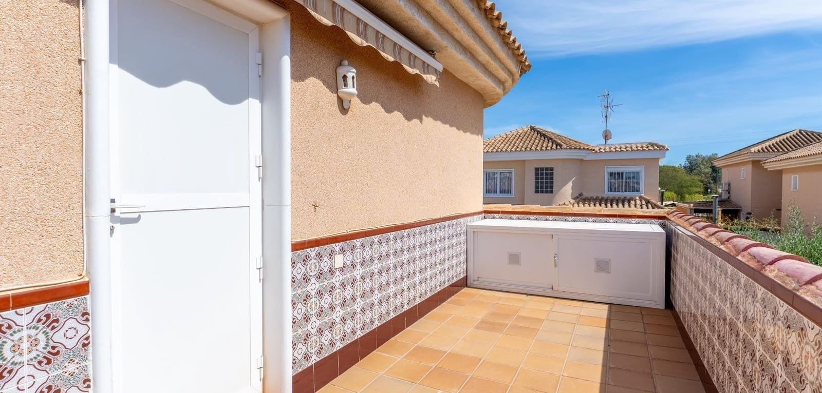 Chalet de 3 habitaciones en Torrevieja en venta con piscina - 360.000 € (Ref: 9487153)